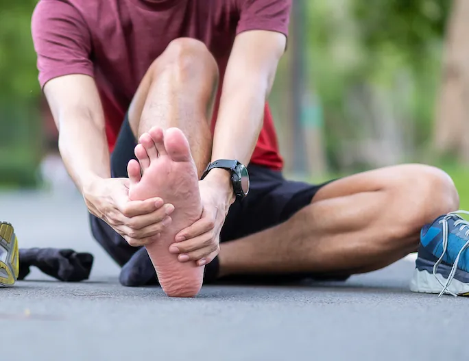 man having a plantar fasciitis after jogging